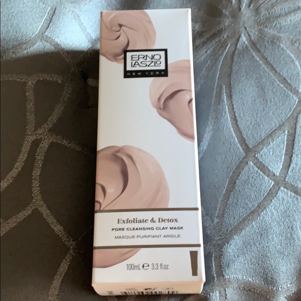 Pore cleansing clay mask